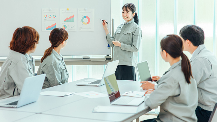 経営会議をする社員