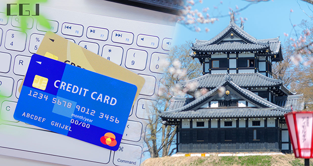 キーボードの上のクレジットカードと新潟の高田城